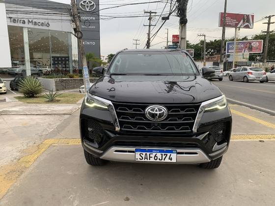TOYOTA HILUX SW4 2.8 D-4D TURBO DIESEL SRX 7L 4X4 AUTOMÁTICO